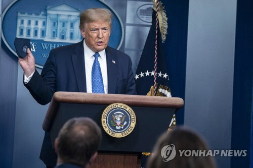 트럼프, 코로나19 대응 TF 브리핑[EPA=연합뉴스]